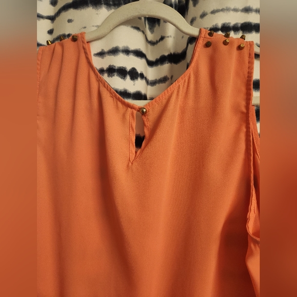 Charlotte Ruse peach blouse - Picture 3 of 4